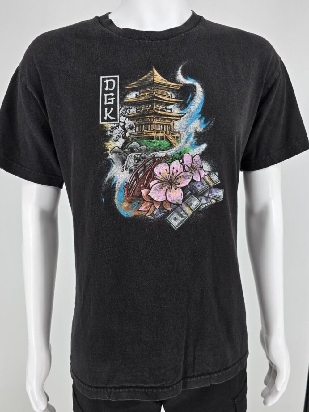 2010s DGK Dirty Ghetto Kids Pagoda and Cherry Blossom Skate Graphic T-Shirt (L)